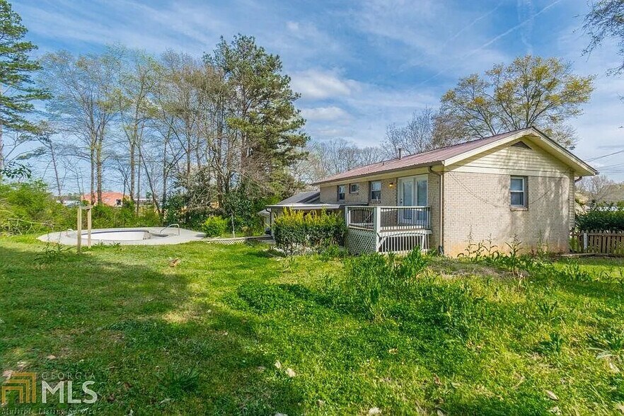 Building Photo - Room in House on Reba Rd