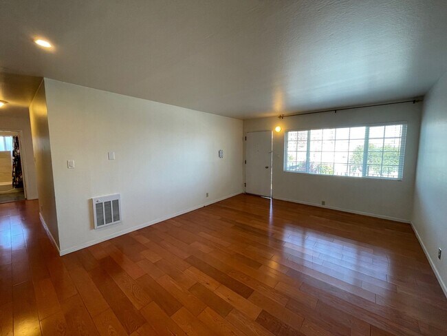 Building Photo - 2960 Mission St