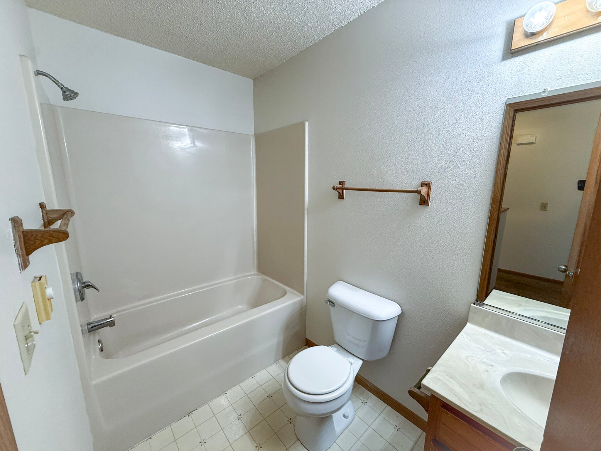 Building Photo - 2804 Edgewood Dr