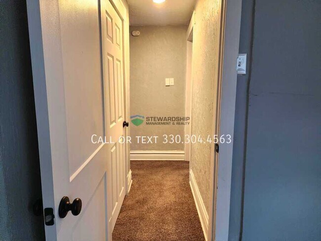 Building Photo - 1603 Hampton Rd