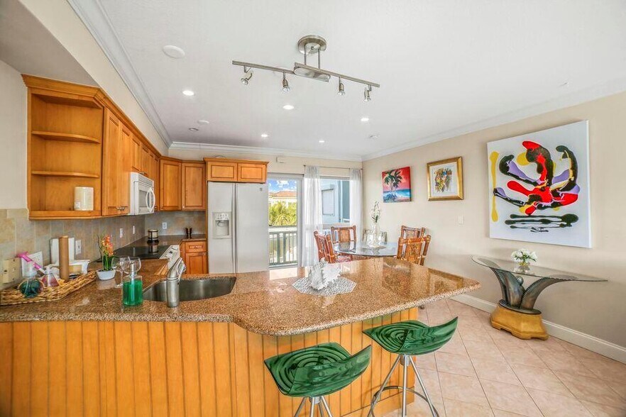 Building Photo - 4300 El Mar Dr