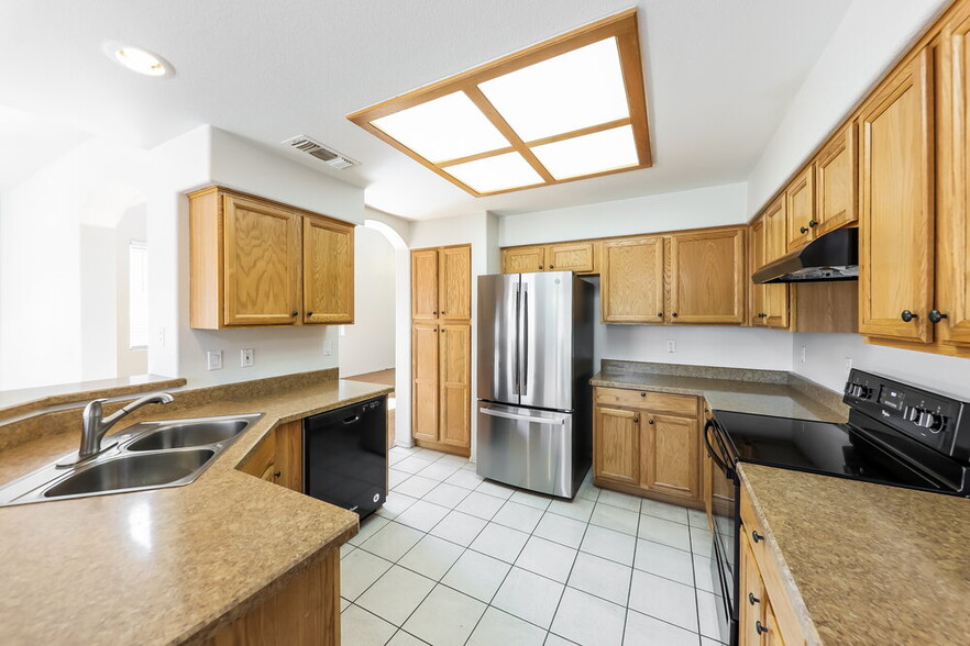 Building Photo - 3576 W Chama Dr