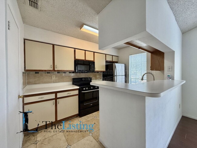 Building Photo - 8724 Mallard Reserve Dr