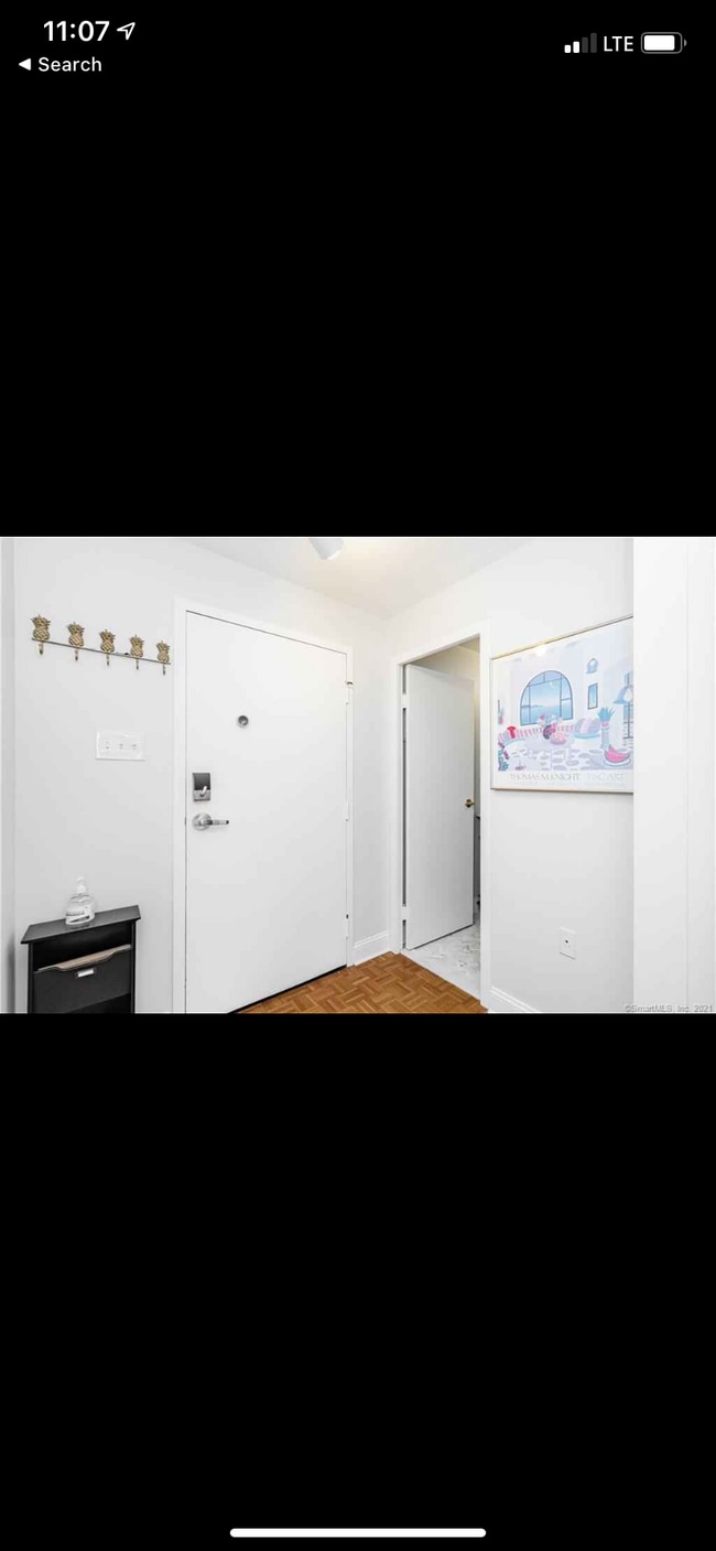 Building Photo - 1028 Farmington Ave