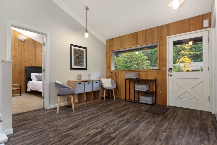 Building Photo - 901 Center St NE