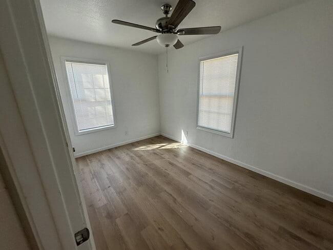 Building Photo - 1400 Nix St