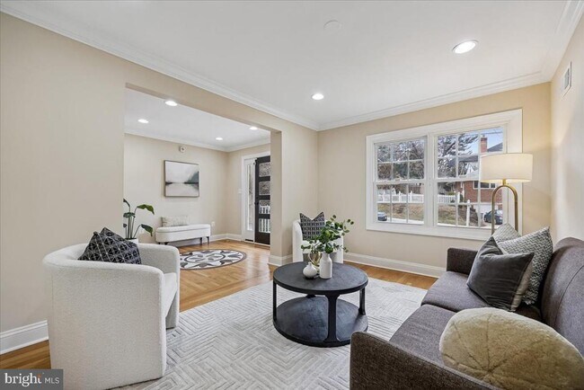 Building Photo - 4902 De Russey Pkwy