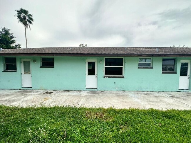 Building Photo - 3405 Palm Dr