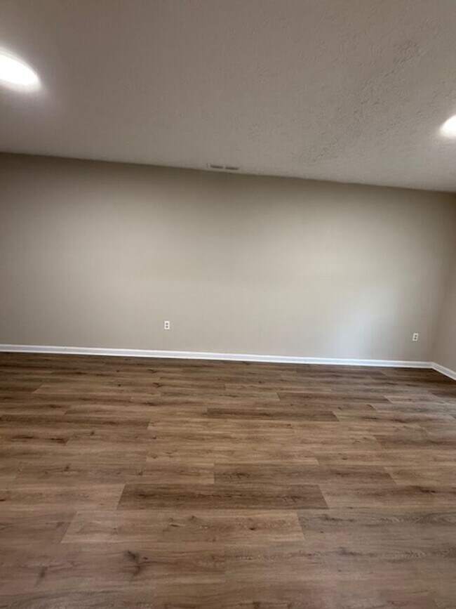 Building Photo - 4 Bedroom 3 Bath Specious Home