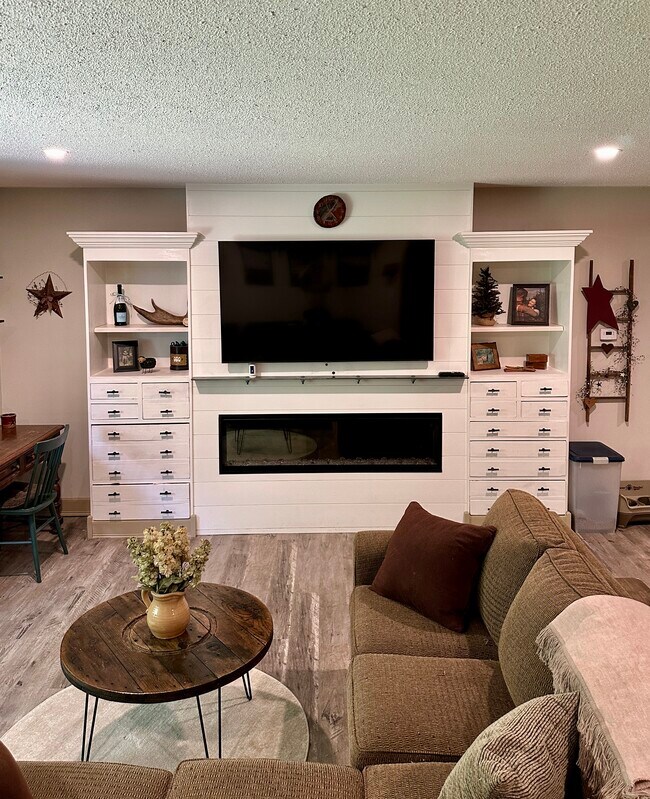 Building Photo - 15 Thayer Pond Dr