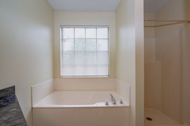 Building Photo - 426 Ridgecrest Rd