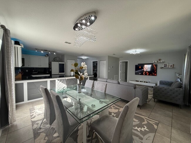 Building Photo - Beautiful updated 3 bedroom 2 bathroom home in Bayberry Lakes (Fully Furnished)