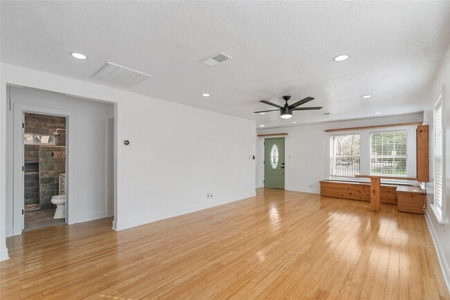 Building Photo - 320 Coronado St