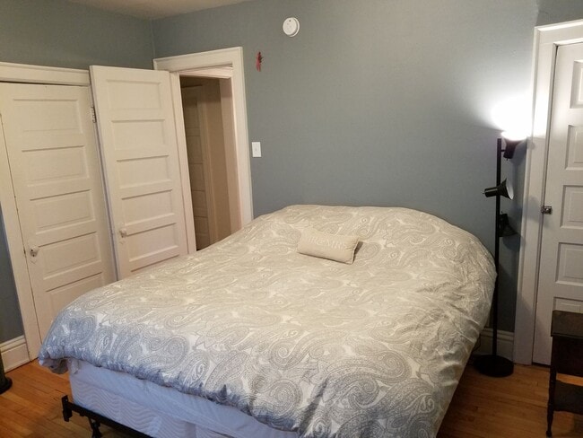 Building Photo - 3272 N Hackett Ave