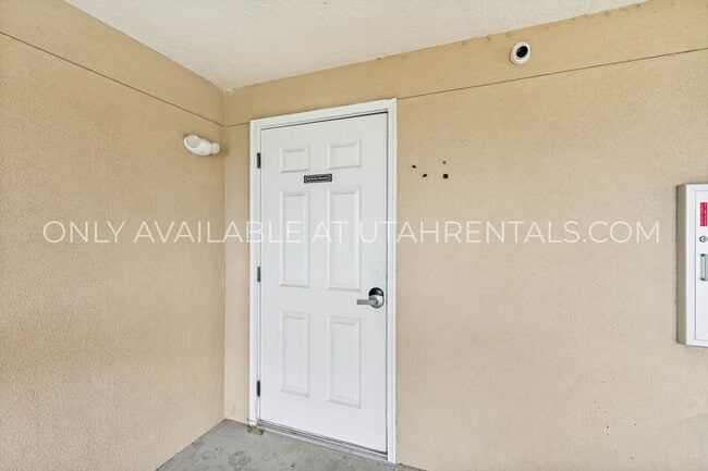 Building Photo - 838 E 700 N
