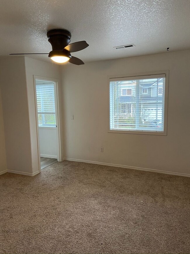 Building Photo - Wonderful 3B/2.5Ba Home that Backs to Peac...