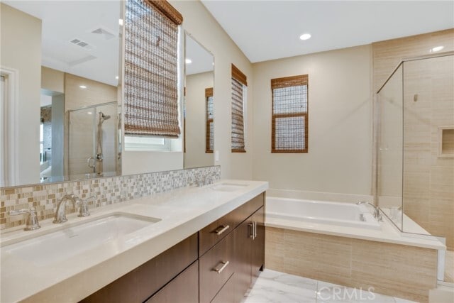 Building Photo - 783 Benchmark