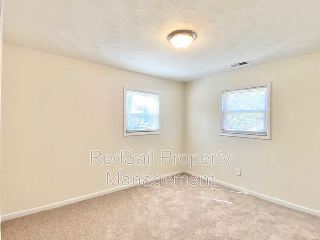 Building Photo - 437 Fox Hill Rd