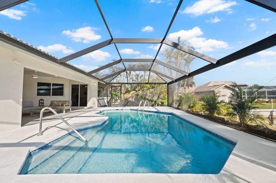 Building Photo - 210 Divinci Dr