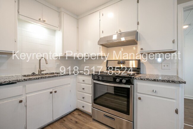 Building Photo - 1502 N Columbia Ave