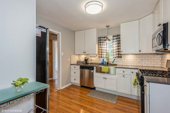 Building Photo - 320 S Cass Ave