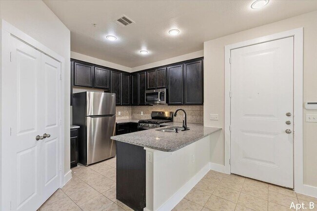 Building Photo - 2225 Katy Ln