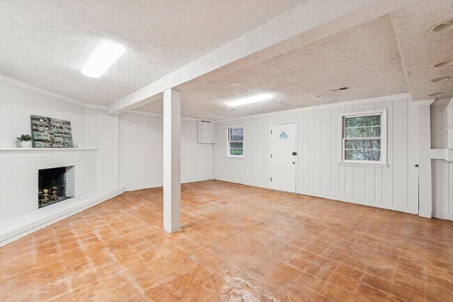 Building Photo - Charming 4BR/2BA Home for Rent in McLean!