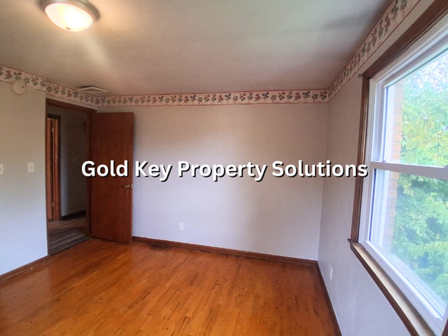 Building Photo - 1902 Rosemont Ave