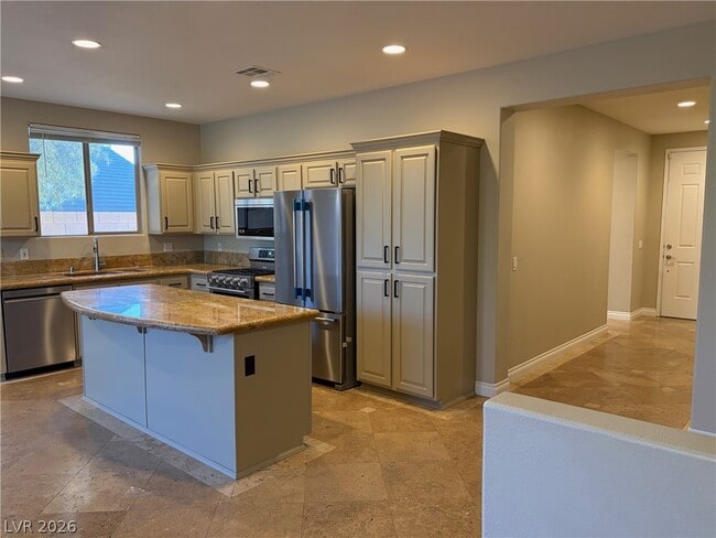 Building Photo - 2406 Paveene Ave