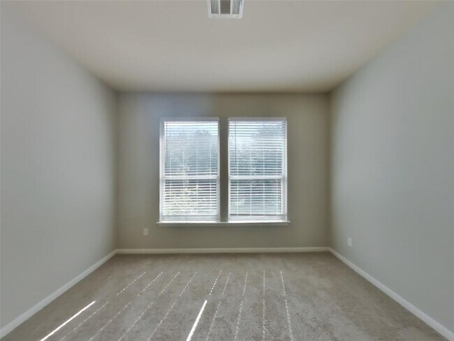 Building Photo - 405 Red Hawk Dr