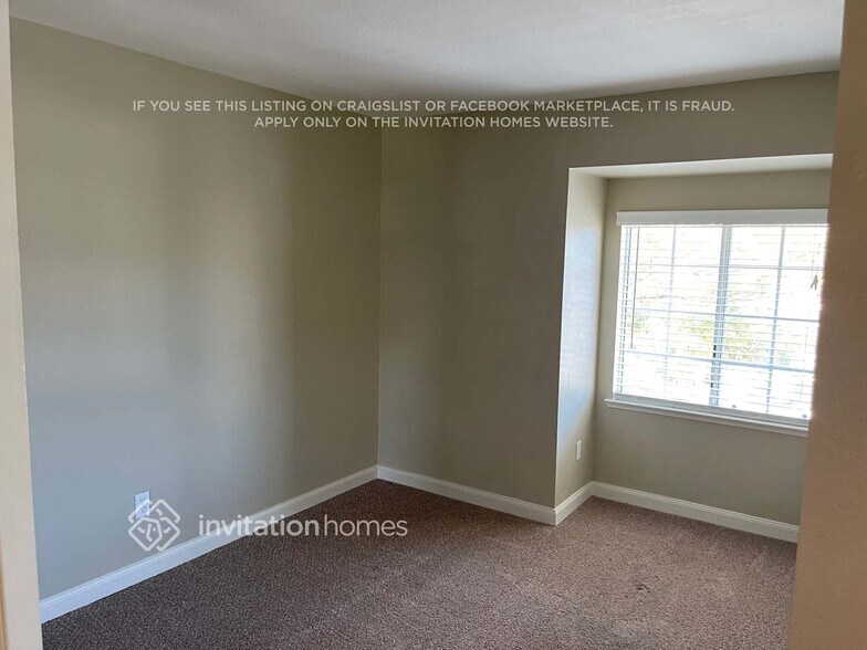 Building Photo - 327 Parkside Dr