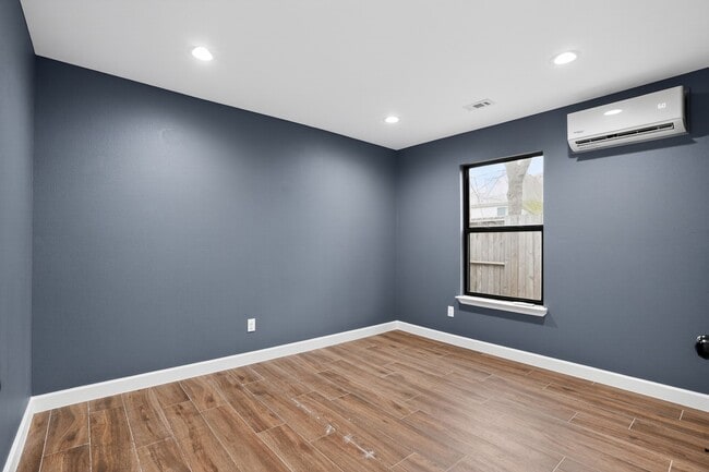 Building Photo - 6506 Jadecrest Dr