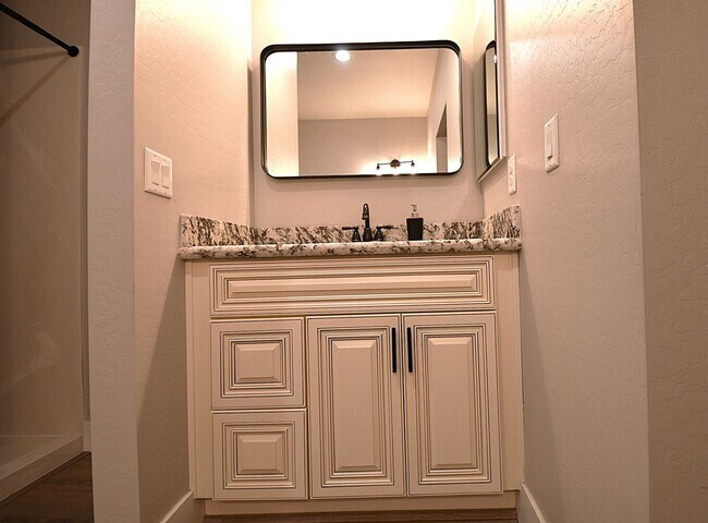 Building Photo - 21144 LEAVITT Ln