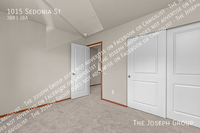 Building Photo - 1015 Sedonia St