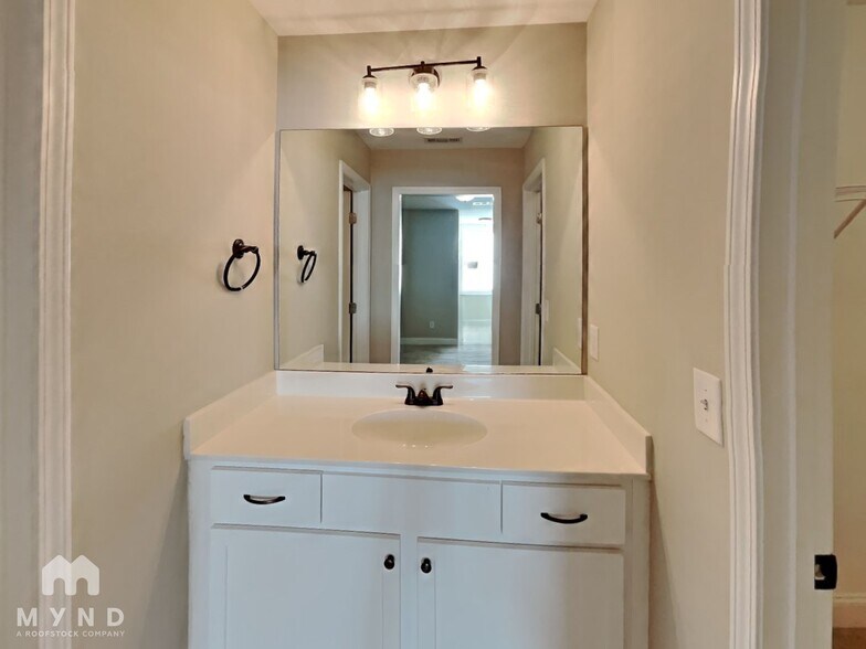 Building Photo - 3735 Shades Valley Ln