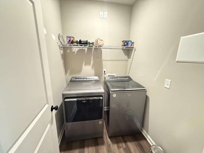 Building Photo - 3921 Bird Song Way