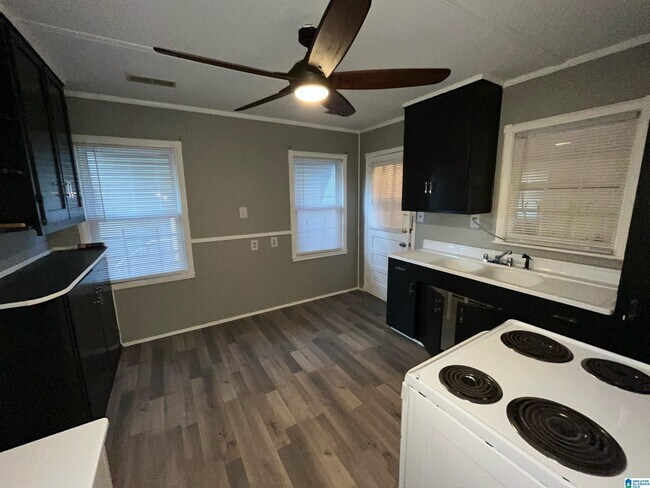 Building Photo - 624 4th Ct W