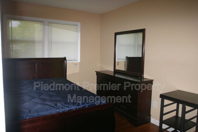 Building Photo - 1212 Brookwood Dr