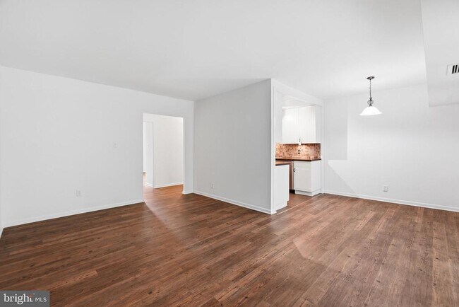 Building Photo - 11619 Stoneview Square
