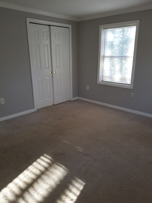 Building Photo - 370 High St