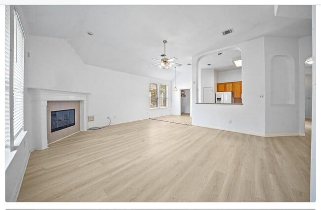 Building Photo - 4815 Plum Forest Rd