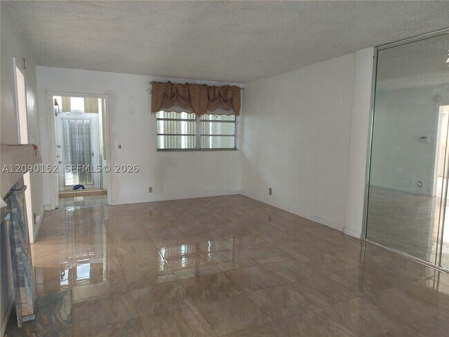 Building Photo - 1333 E Hallandale Beach Blvd