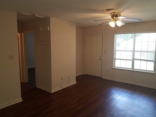 Building Photo - 6126 Vinnie Dr