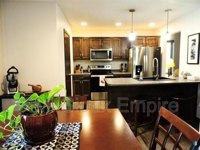 Building Photo - 9600 W Broek Dr
