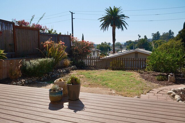 Building Photo - Serene 3bed /2 Bath Craftsman in Heart of ...