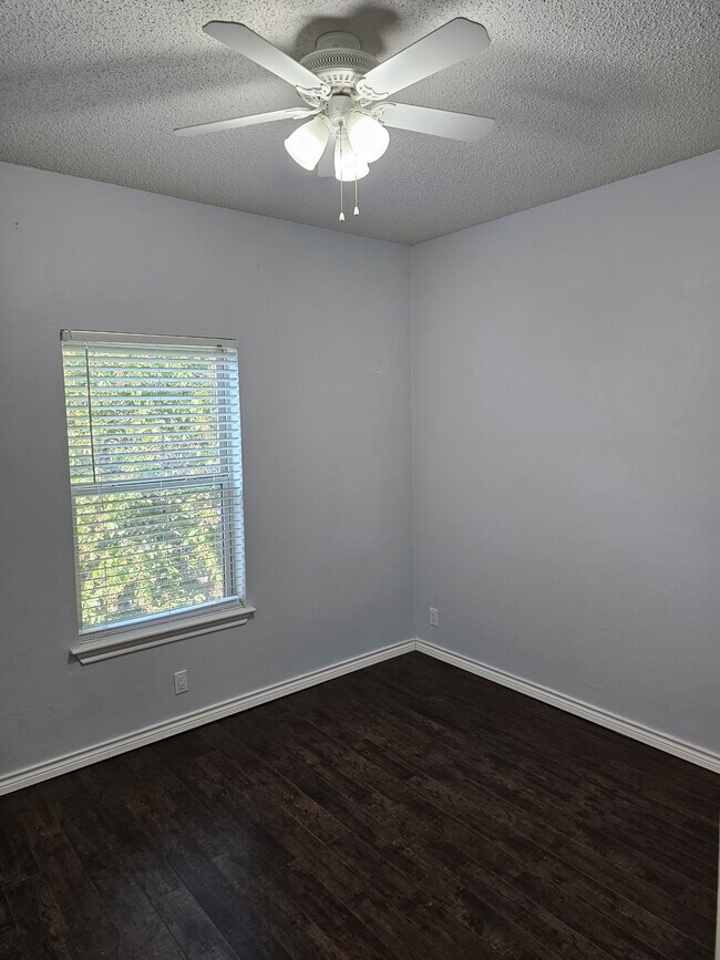 Building Photo - 2414 Longview St