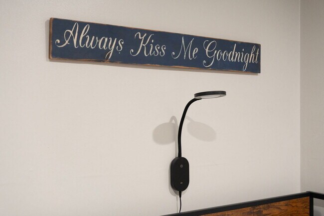 Building Photo - 1601 W Cary St