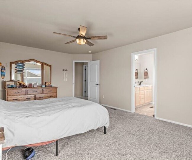 Building Photo - Modern 4-Bedroom Home in Desirable Promontory Neighborhood - Pet Friendly