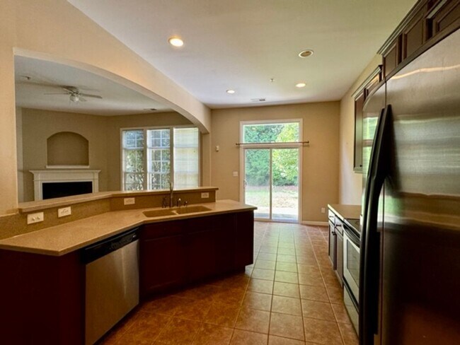 Building Photo - 213 Chateau Pl