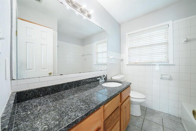 Building Photo - 1403 Broadmoor Dr